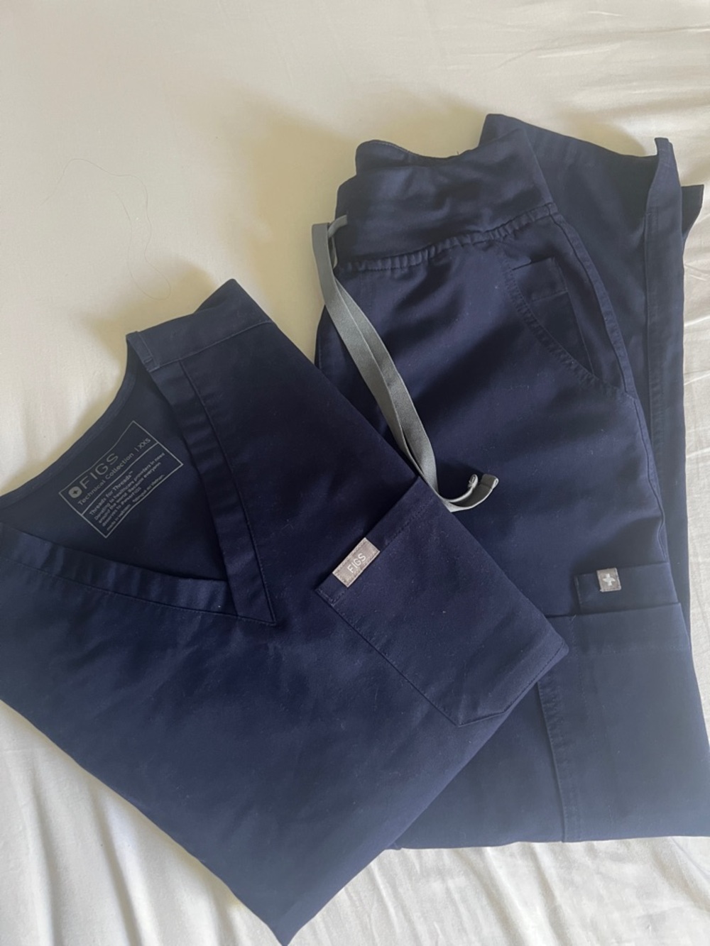 FIGS Navy Scrub set